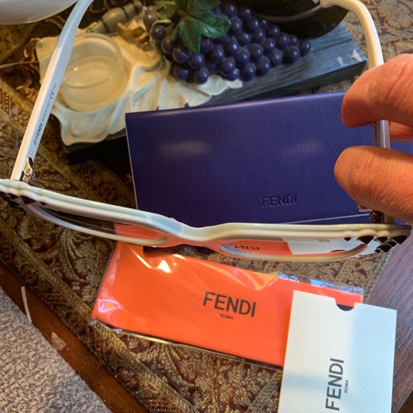 Authentic FENDI 52 Butterfly crystals acetate sunglasses - Picture 10 of 14